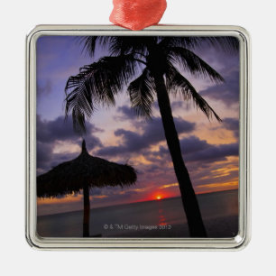Aruba, Silhouette der Palme und des palapa an Ornament Aus Metall
