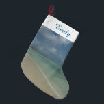 Aruban Beach II Schöne Landschaft Kleiner Weihnachtsstrumpf<br><div class="desc">Manchmal will man einfach, an einen warmen und tropischen Ort zu gelangen, und dieses Bild fasst das Erlebnis zusammen. Diese tropische Szene zeigt den weißen Sandstrand von Aruba mit Kokospalmen. Karo in unserem Laden für ruhigere Fotos am Strand. Dieses Bild ist auch als Widescreen-Tapete "Aruban Beach I" von www.mlewallpapers.com zu...</div>