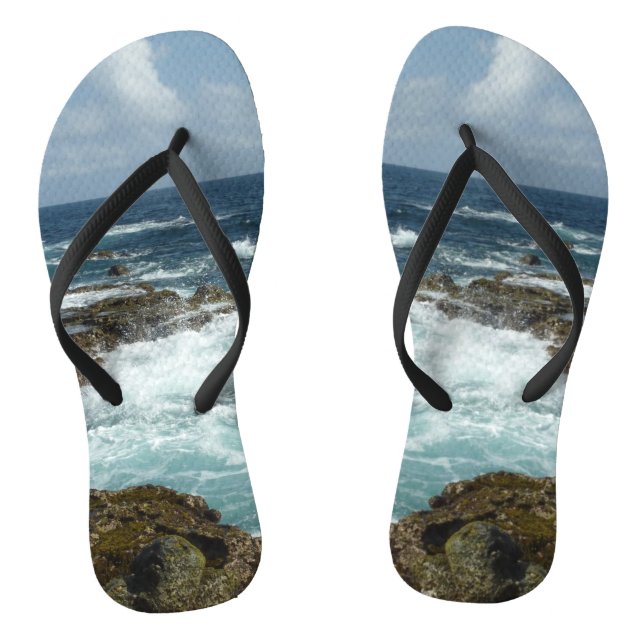 Arubas Felsküste und blauer Ozean Flip Flops (Fußbett)