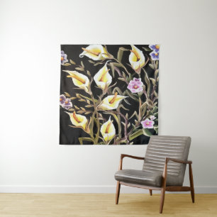 Arum Lily künstlerisches Blumendesign auf schwarz Wandteppich