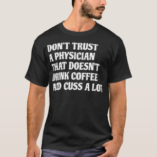 Arzt, der Kaffee trinkt, viel 1 T-Shirt