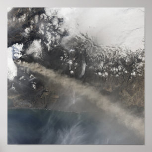 Asche und Dampf fahren fort sich zu türmen Poster