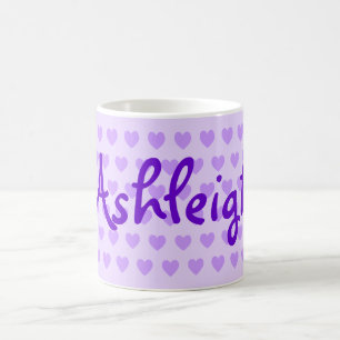 Ashleigh im Lila Tasse
