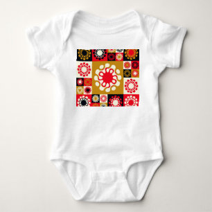 Asiatische Gold roten Mosaik, ethnischer Stil. Baby Strampler