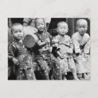 Asiatische Kinder in traditioneller Kleidung (1908