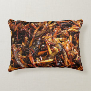 Asiatische Küche mit frittiertem Grasshopper (Takk Zierkissen