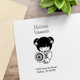 Asiatisches Geisha-Mädchen in Kimono-Adresse Gummistempel