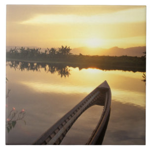 Asien, Birma (Myanmar) Gesunkenes Fischerboot Fliese