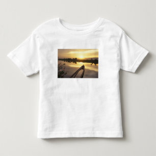 Asien, Birma (Myanmar) Gesunkenes Fischerboot Kleinkind T-shirt