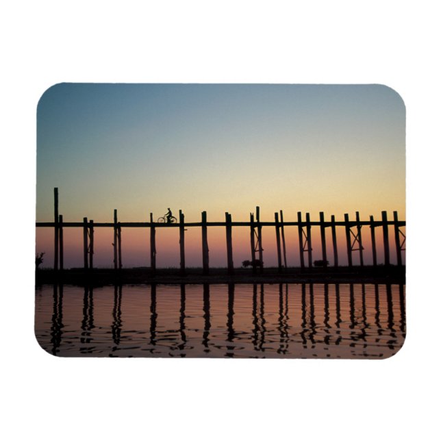 Asien, Birma (Myanmar), Silhouette von U Bien Magnet (Horizontal)