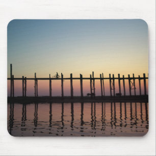Asien, Birma (Myanmar) Silhouette von U Bien Mousepad
