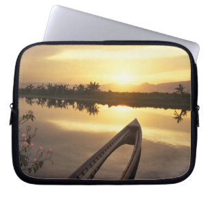Asien, Burma (Myanmar) Versunkenes Fischerboot Laptopschutzhülle
