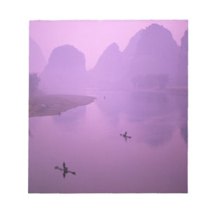 Asien, China, Guanxi, Yangshou. Fischer auf Floß Notizblock
