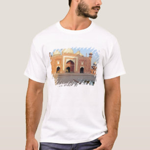 Asien, Indien, Uttar Pradesh, Agra. Über T-Shirt