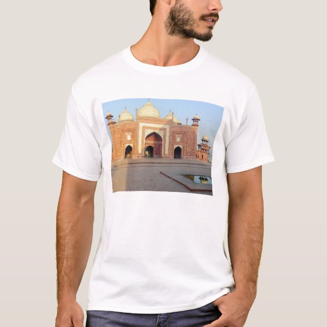 Asien, Indien, Uttar Pradesh, Agra. Über T-Shirt (Vorderseite)