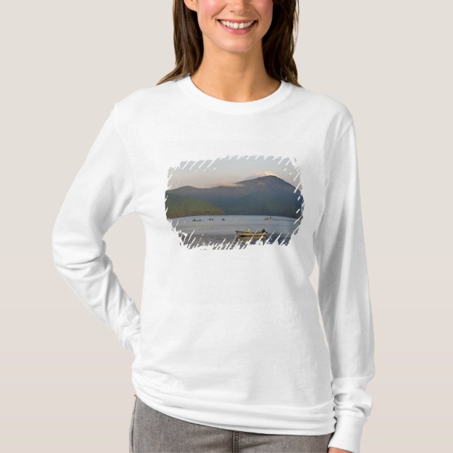 Asien, Japan, Hakone. Früh morgens Aussicht auf de T-Shirt (Vorderseite)