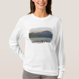 Asien, Japan, Hakone. Frühmorgensansichten des Mt. T-Shirt