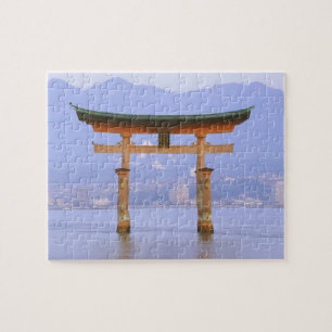 Asien, Japan, Hiroshima. Mivaiima. Torii-Tor Puzzle