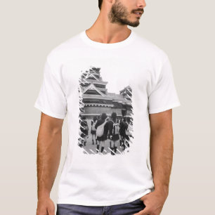 Asien, Japan, Kumamoto. Schulkinder bei T-Shirt