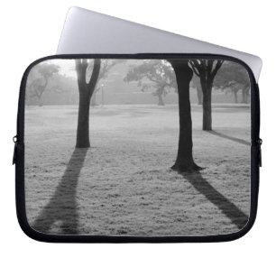 Asien, Japan, Kumamoto. Sonnenaufgang über Kumamot Laptopschutzhülle