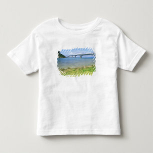 Asien, Japan, Okinawa, Kouri-Brücke Kleinkind T-shirt