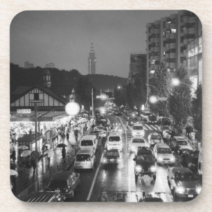 Asien, Japan, Tokio. Abend, Bahnhof Harajuku, Getränkeuntersetzer