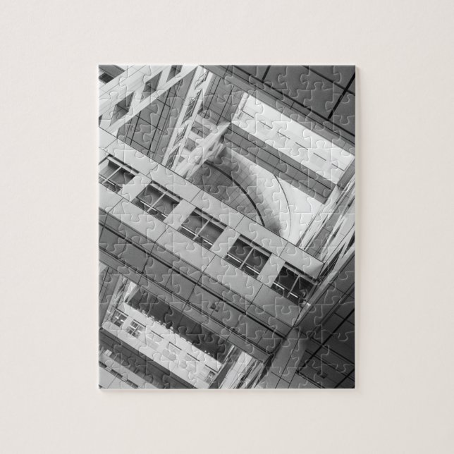 Asien, Japan, Tokio. Fuji TV Gebäude, Odaiba Puzzle (Vertikal)