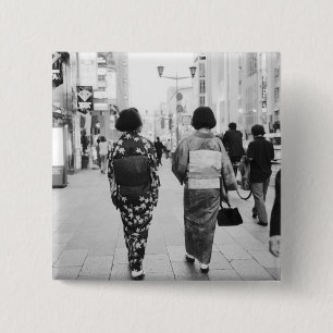 Asien, Japan, Tokio. Geishas auf der Ginza. Button