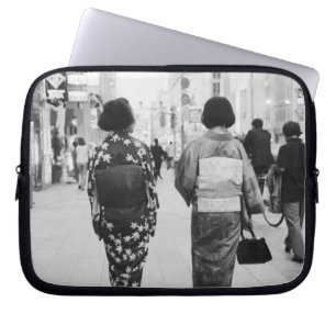 Asien, Japan, Tokio. Geishas auf der Ginza. Laptopschutzhülle