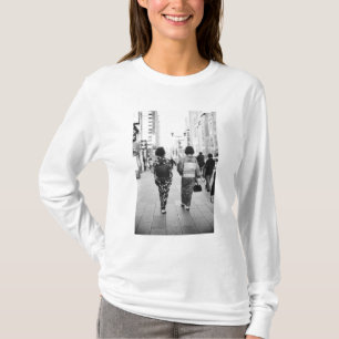 Asien, Japan, Tokio. Geishas auf der Ginza. T-Shirt