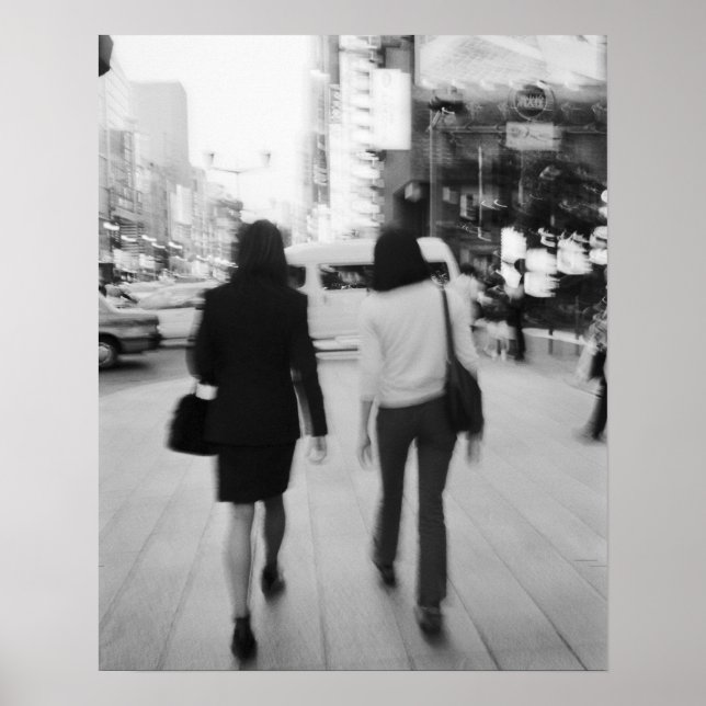 Asien, Japan, Tokio. Junge Frauen auf der Ginza. Poster (Vorne)