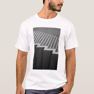 Asien, Japan, Tokio. Treppe am Tokyo 2 T-Shirt