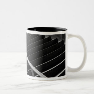 Asien, Japan, Tokio. Treppe, Tokio International 3 Zweifarbige Tasse