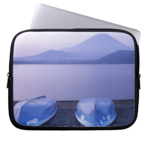 Asien, Japan, Yamanashi, Ruderboote auf dem Motosu Laptopschutzhülle