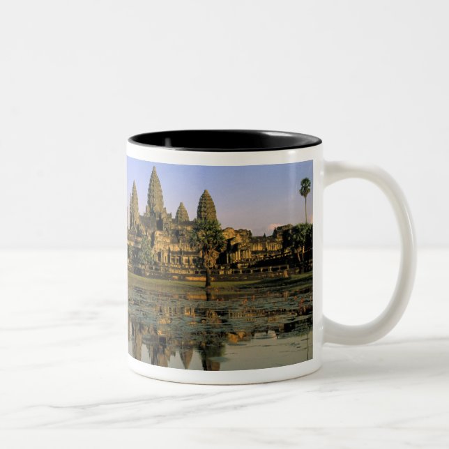 Asien, Kambodscha, Siem Reap. Angkor Wat.2 Zweifarbige Tasse (Rechts)