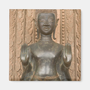 Asien, Laos, Vientiane, Bronze-Buddha bei Hawn Magnet
