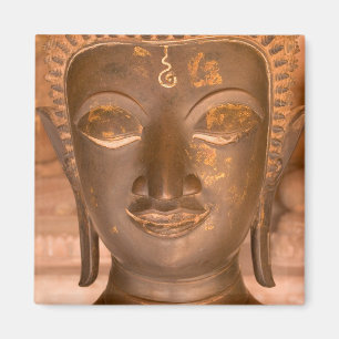 Asien, Laos, Vientiane, Bronzeskulptur im Wat Magnet
