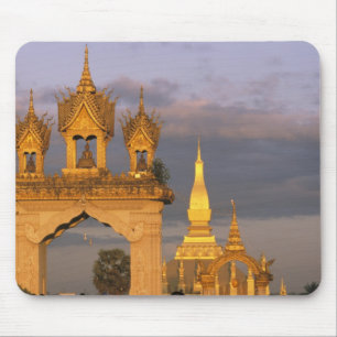 Asien, Laos, Vientiane. Der Luang-Tempel. Mousepad