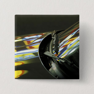 Asien, Malaysia, Melaka. Neonreflektionen im Auto Button