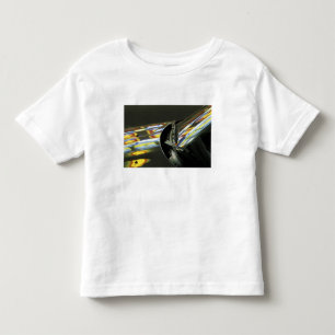 Asien, Malaysia, Melaka. Neonreflexionen im Auto Kleinkind T-shirt