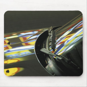 Asien, Malaysia, Melaka. Neonreflexionen im Auto Mousepad