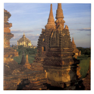 Asien, Myanmar, Bagan. Alte Tempel und Fliese