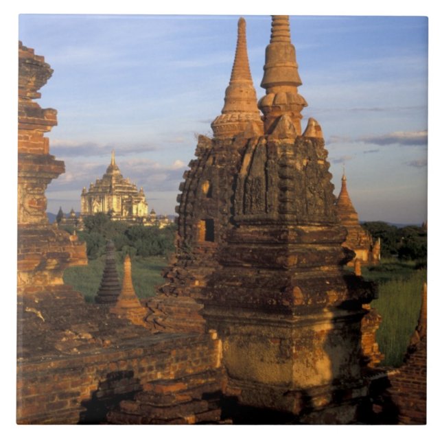 Asien, Myanmar, Bagan. Antike Tempel und Fliese (Vorderseite)