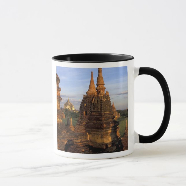 Asien, Myanmar, Bagan. Antike Tempel und Tasse (Rechts)