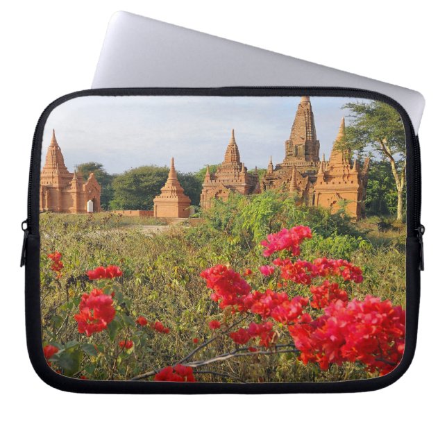 Asien, Myanmar (Birma), Bagan (Heide). Ein Bagan Laptopschutzhülle (Vorderseite)