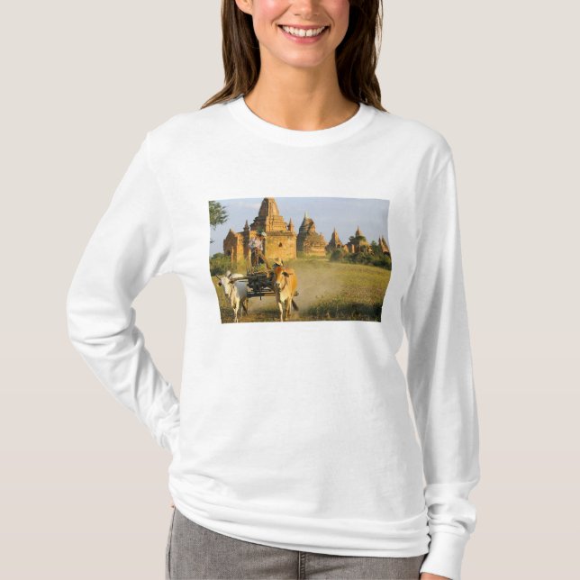 Asien, Myanmar (Birma), Bagan (Heide). Ein Wagen i T-Shirt (Vorderseite)