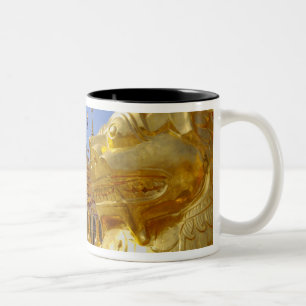 Asien, Myanmar (Birma), Bagan (Pagan). Die Shwe 6 Zweifarbige Tasse