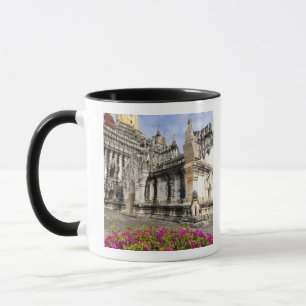 Asien, Myanmar (Burma), Bagan (Pagan). Die Ananda Tasse