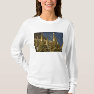 Asien, Myanmar, Yangon. Goldene Stupa von Shwedago T-Shirt