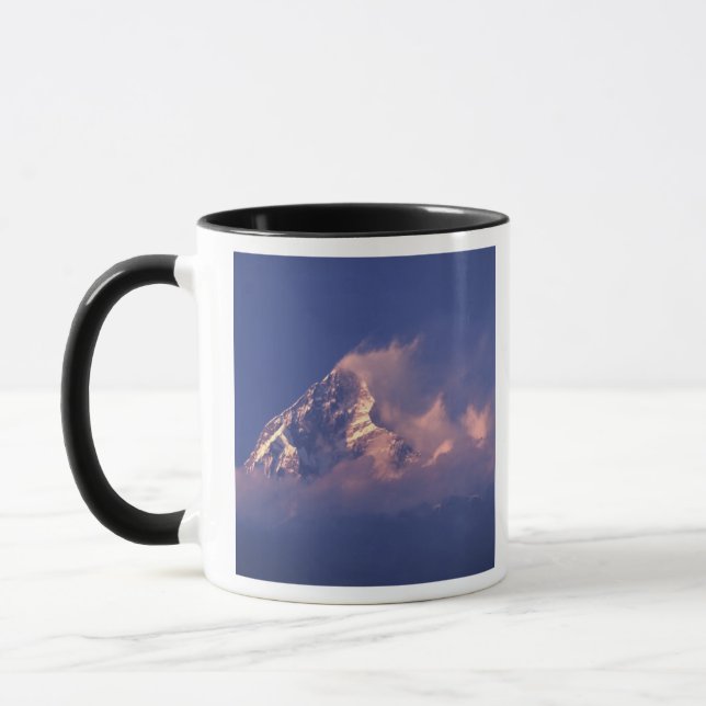 Asien, Nepal. Machhapuchhase Tasse (Links)